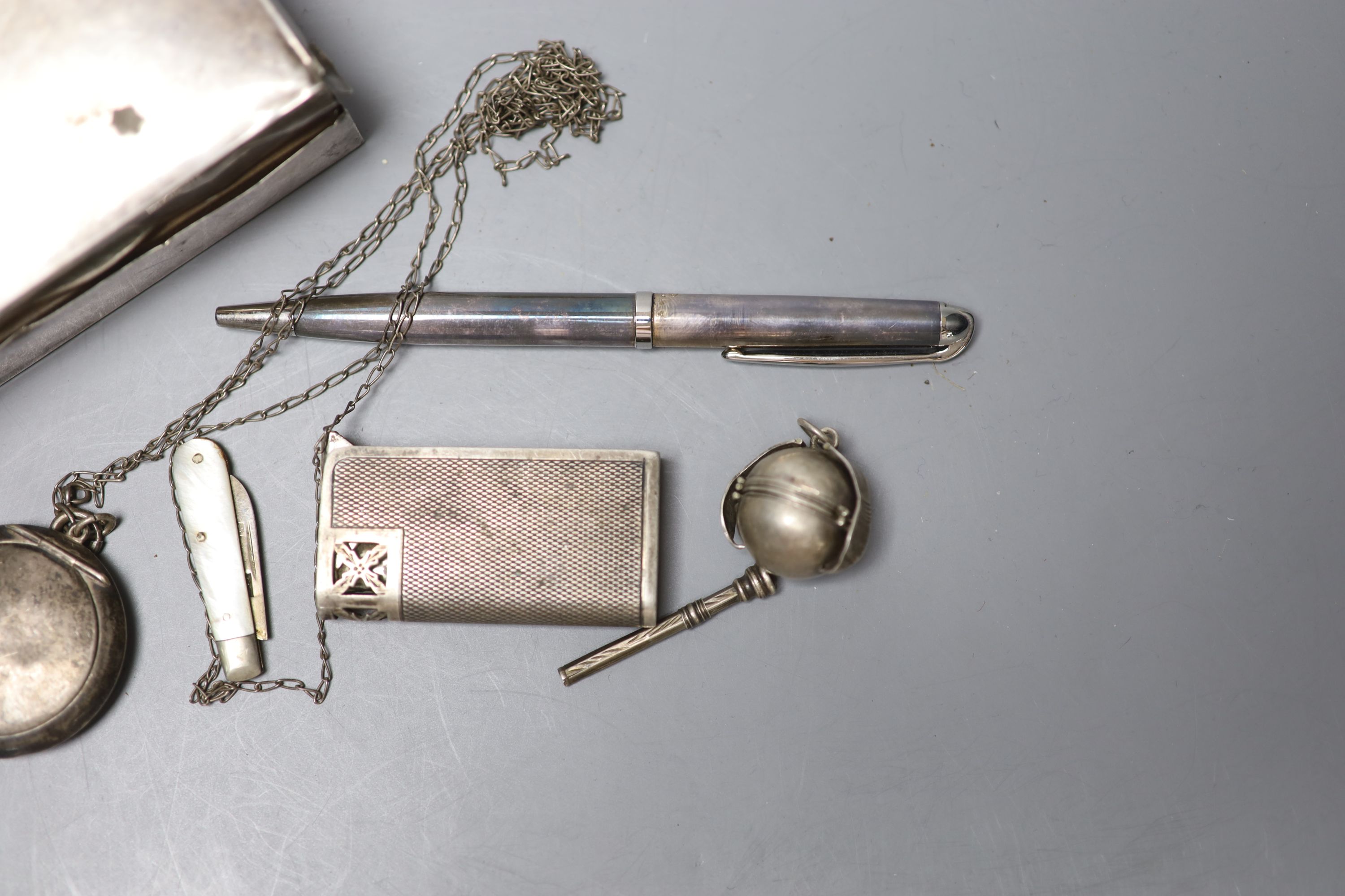 Small silver etc. including a cigarette box, ball pendant, compact, and pen etc.